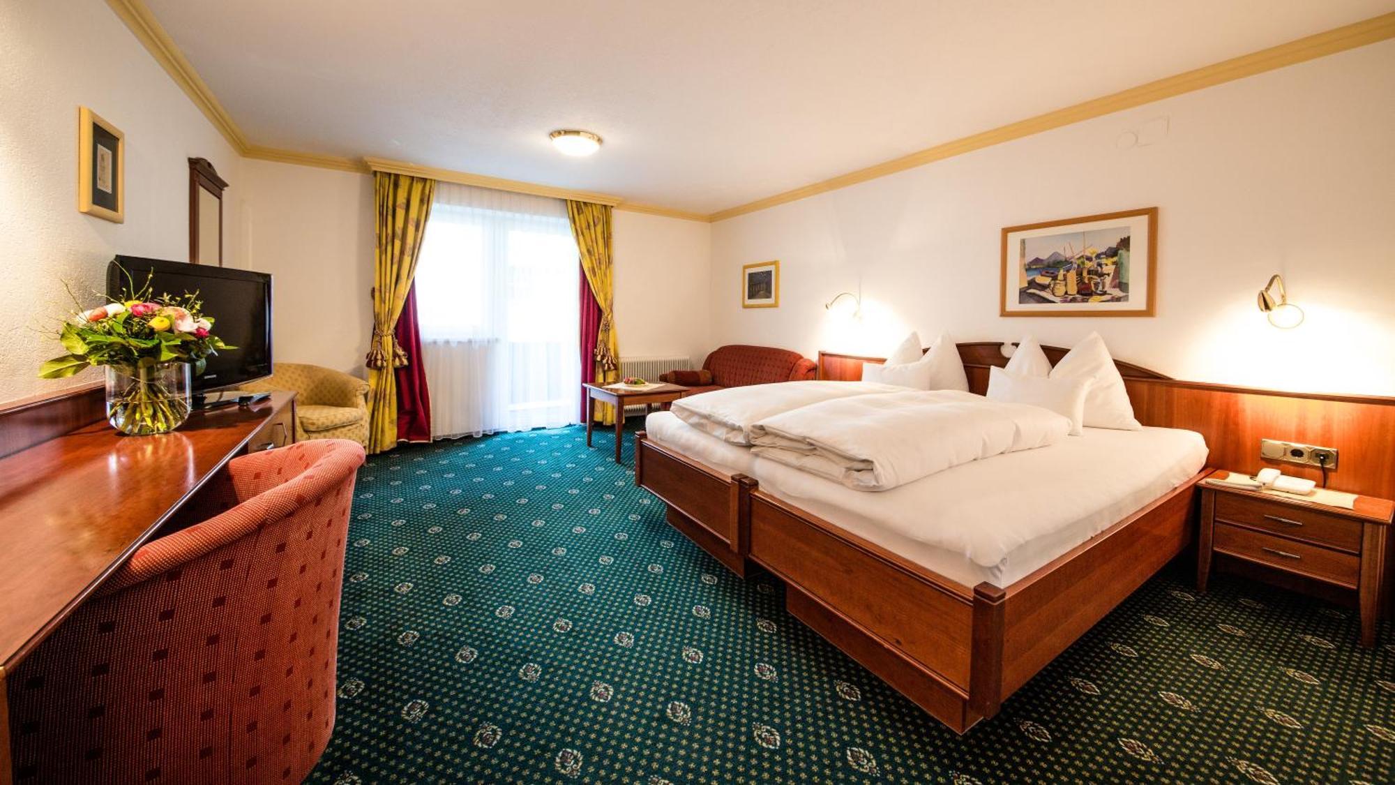 Kristall Hotel 3*